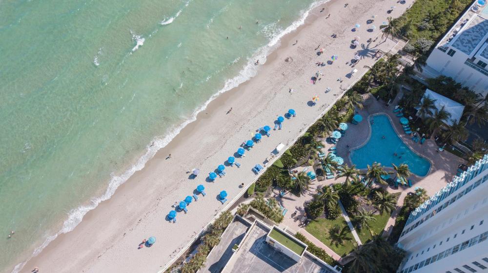 2 BEDROOMS 2 FULL BATHROOMS APT. ON THE BEACH